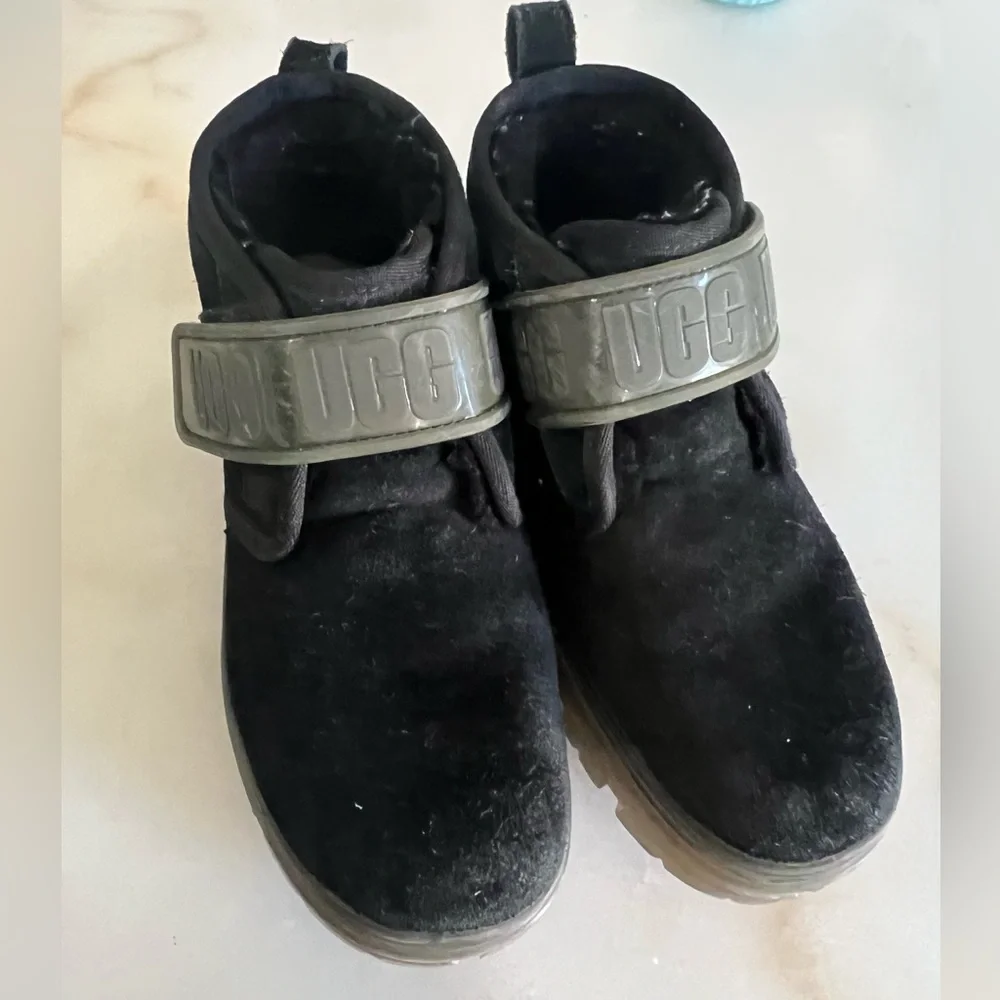 Ugg - Picture 1 of 7